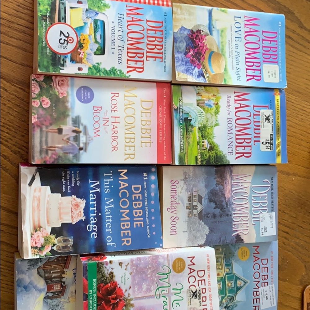 Debbie Macomber Assorted books